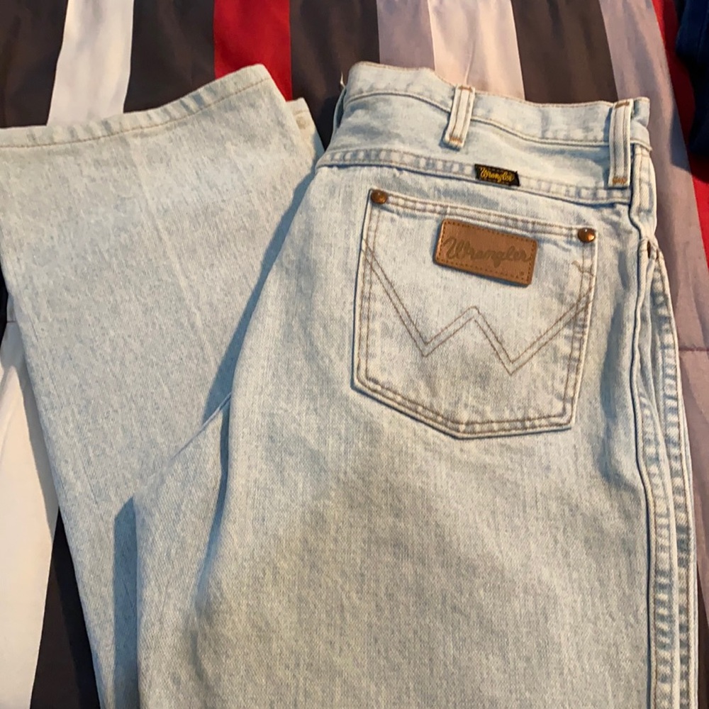 Men’s wrangler jeans.
